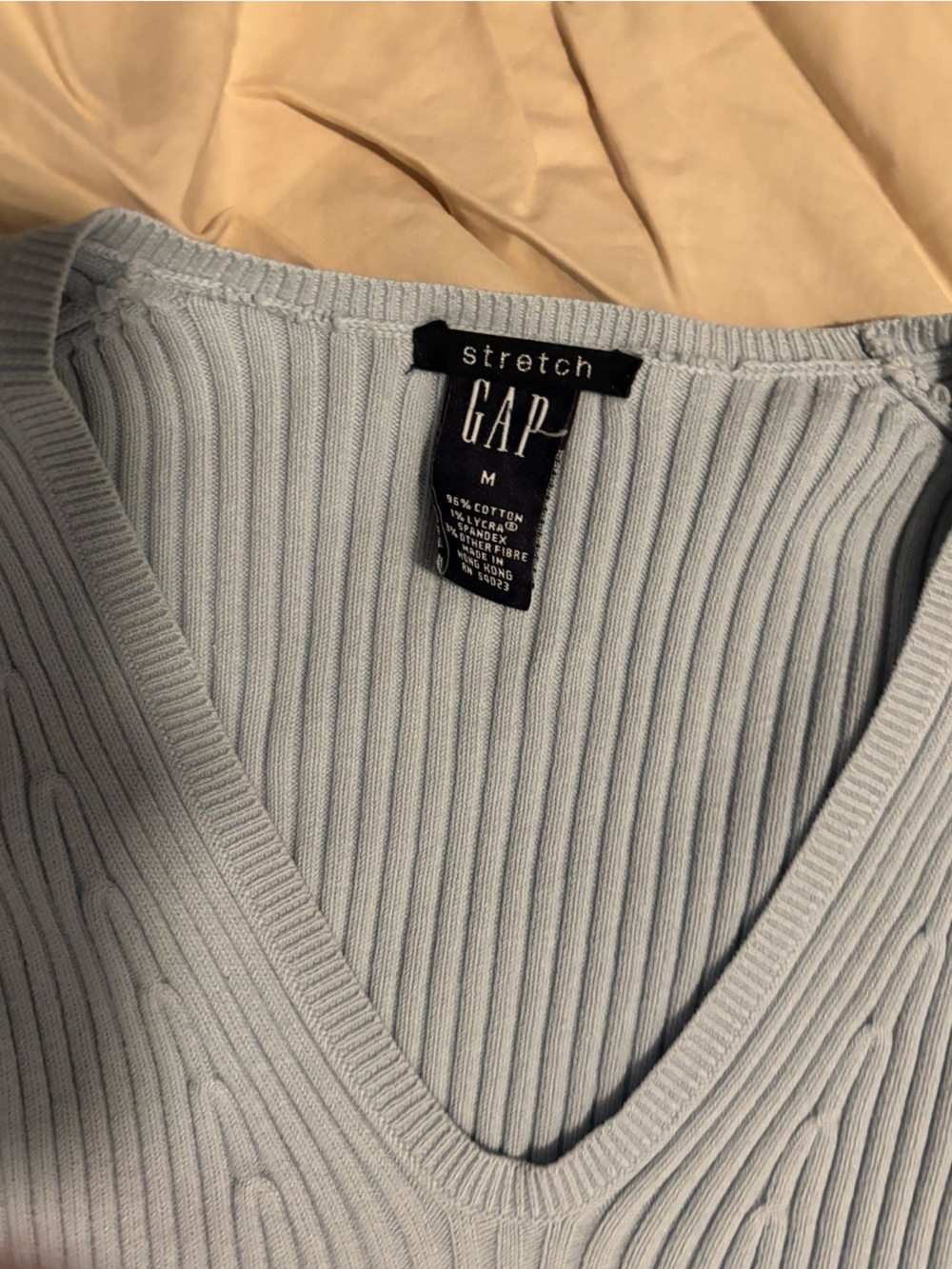 Gap v-neck fitted sweater - Picture 3 of 3